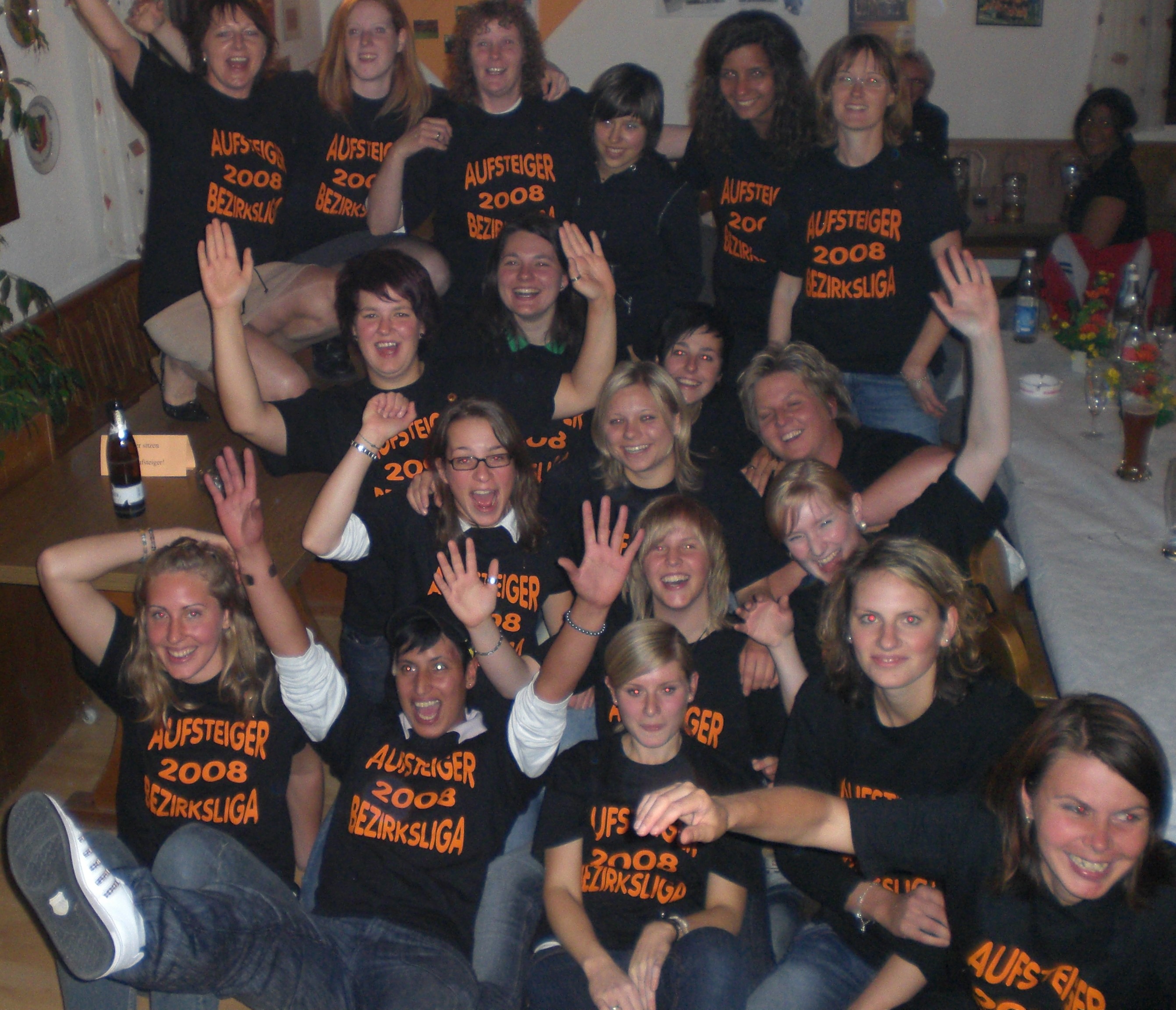 Jubel nach dem Schlusspfiff des Relegationsspiels 2008