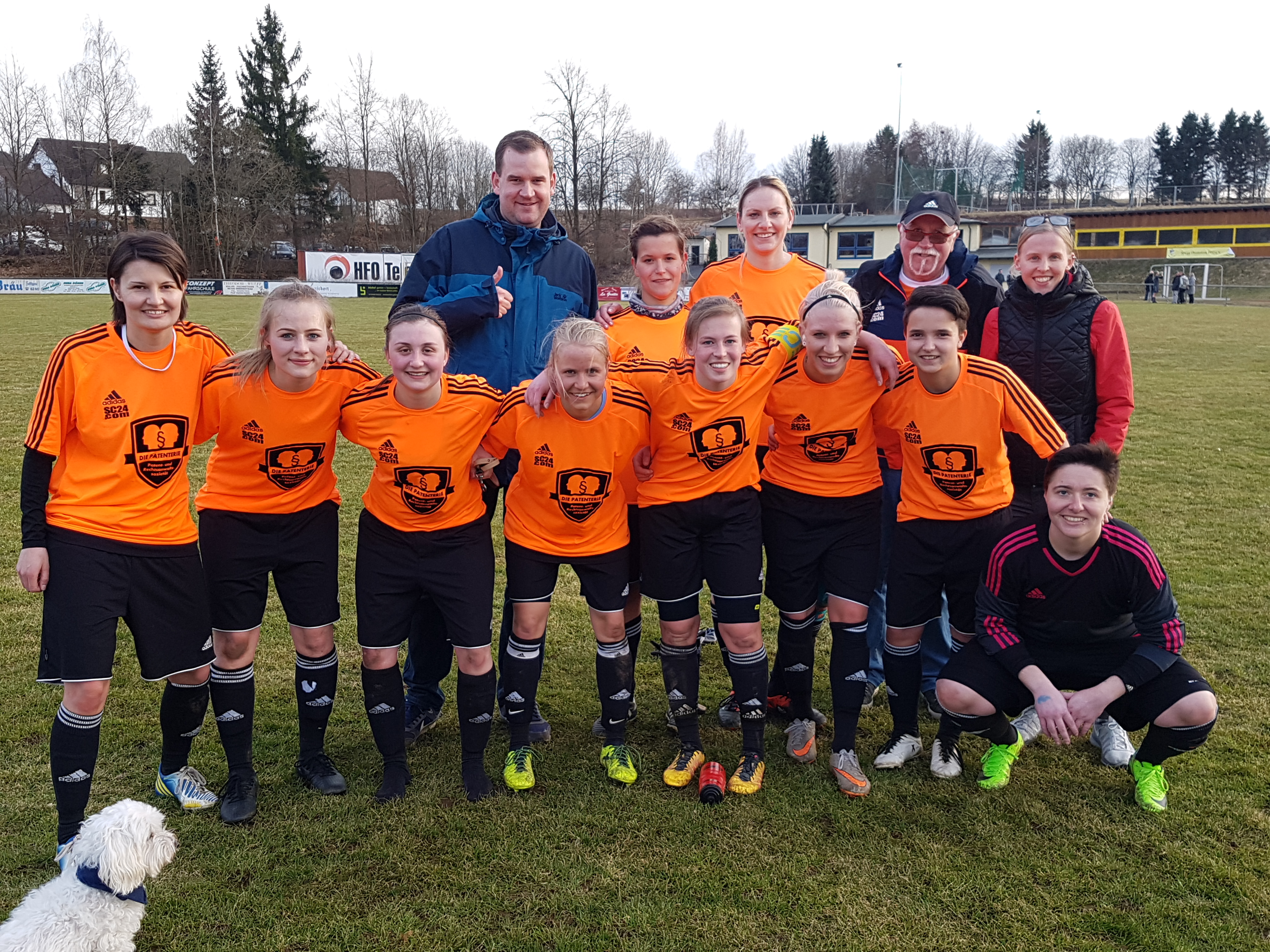 Die „Top zehn“ der Damenmannschaft nach der Fußball-Gala in Oberkotzau