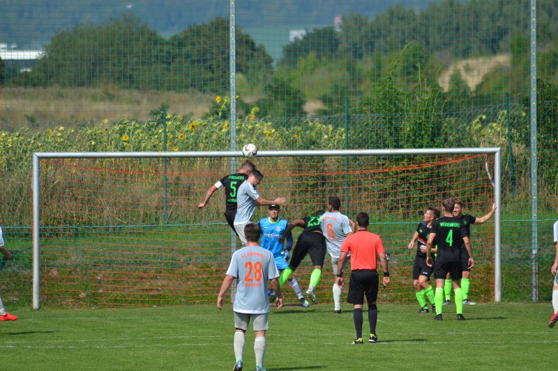 Arthur Odenbach half auch hinten aus