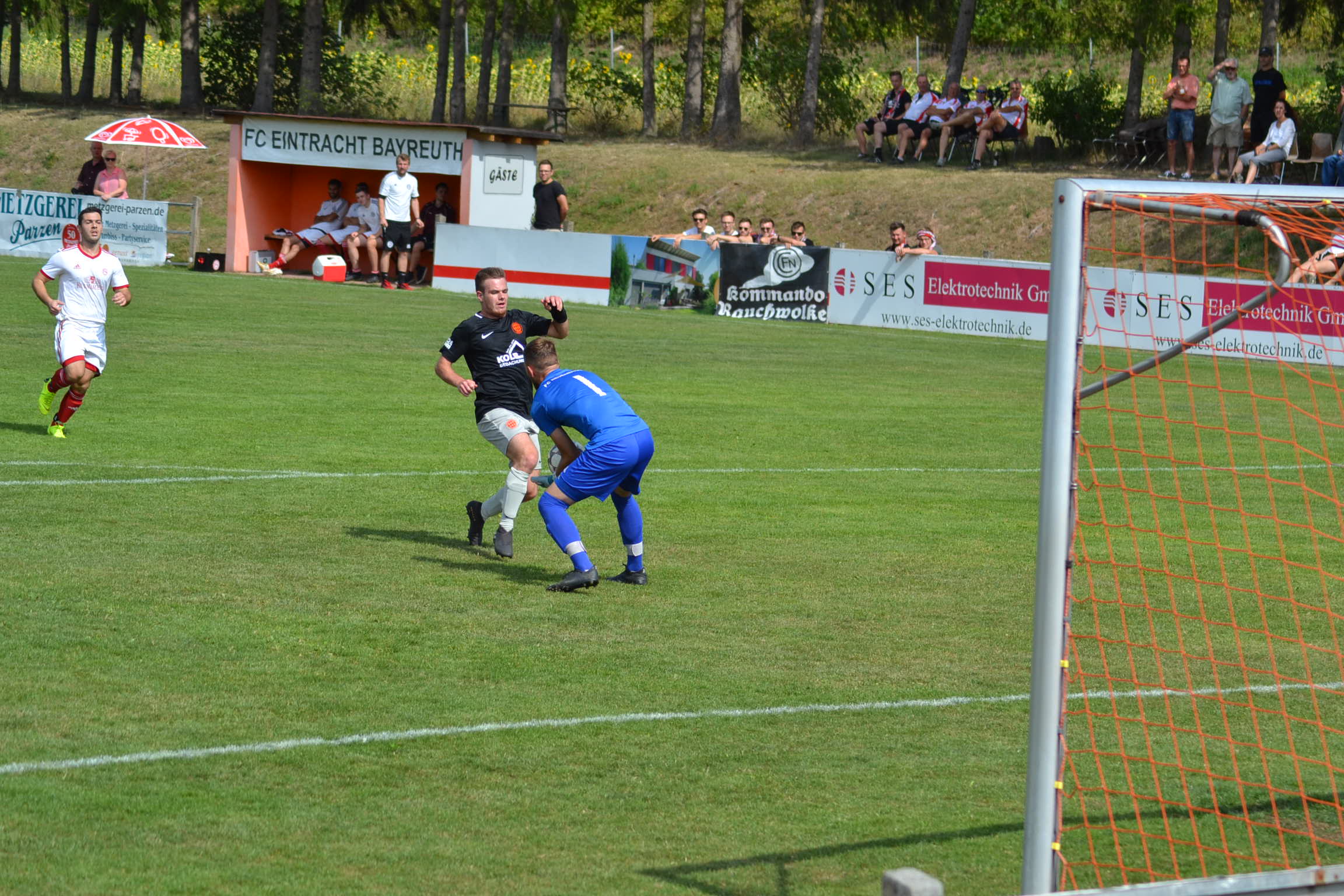 Arthur Terentev legt sich den Ball etwas zu weit vor und scheitert
