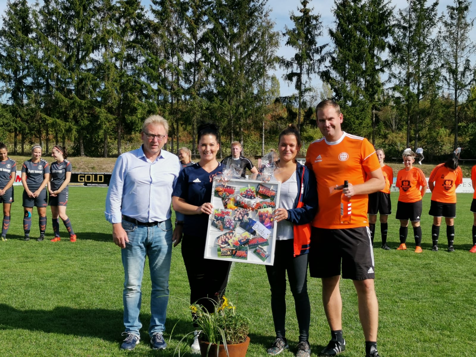 Verabschiedung von Hanna Birkel vor dem Heimspiel gegen die SpVgg Oberkotzau