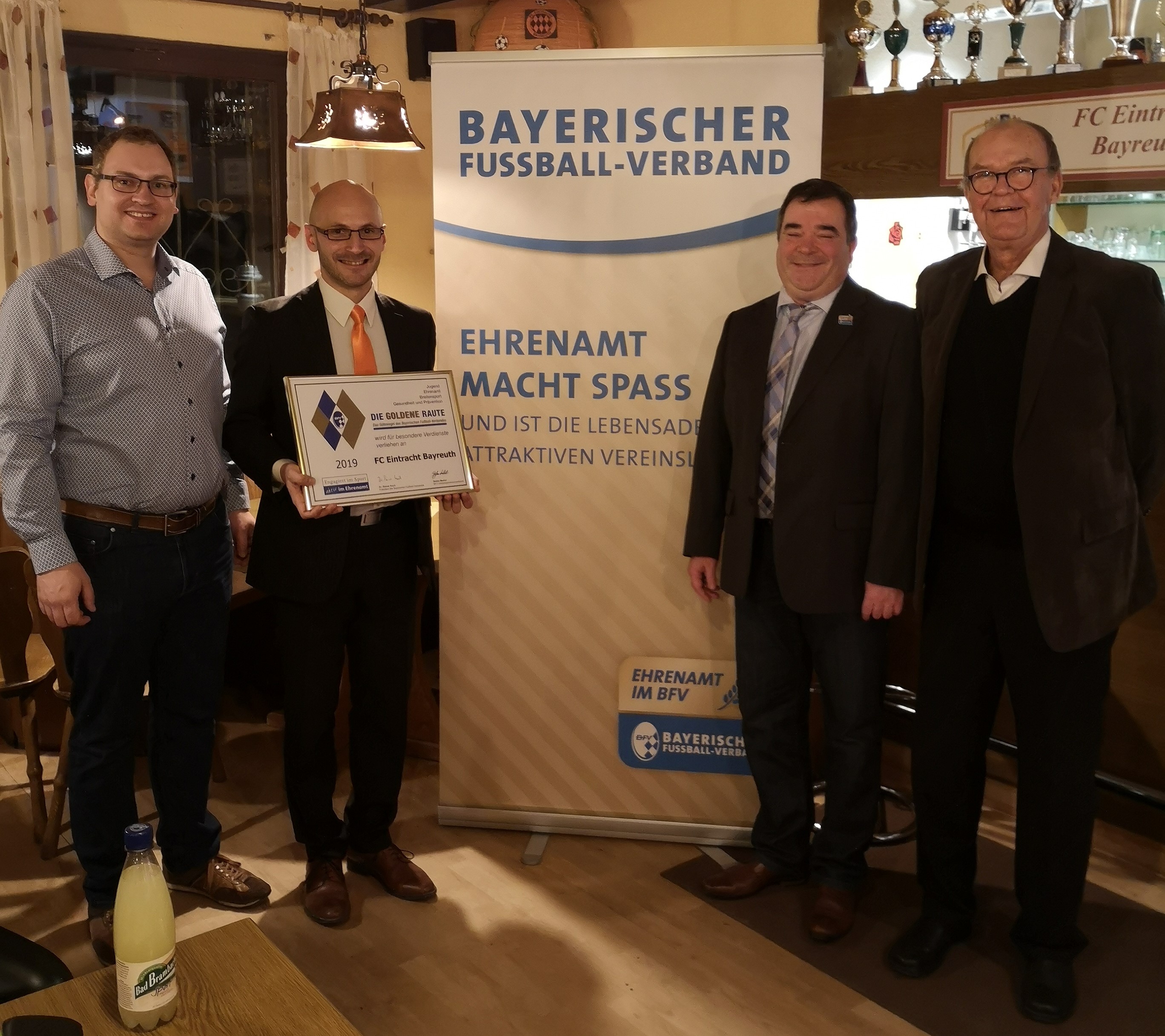 Übergabe der Goldenen Raute an den FC Eintracht Bayreuth