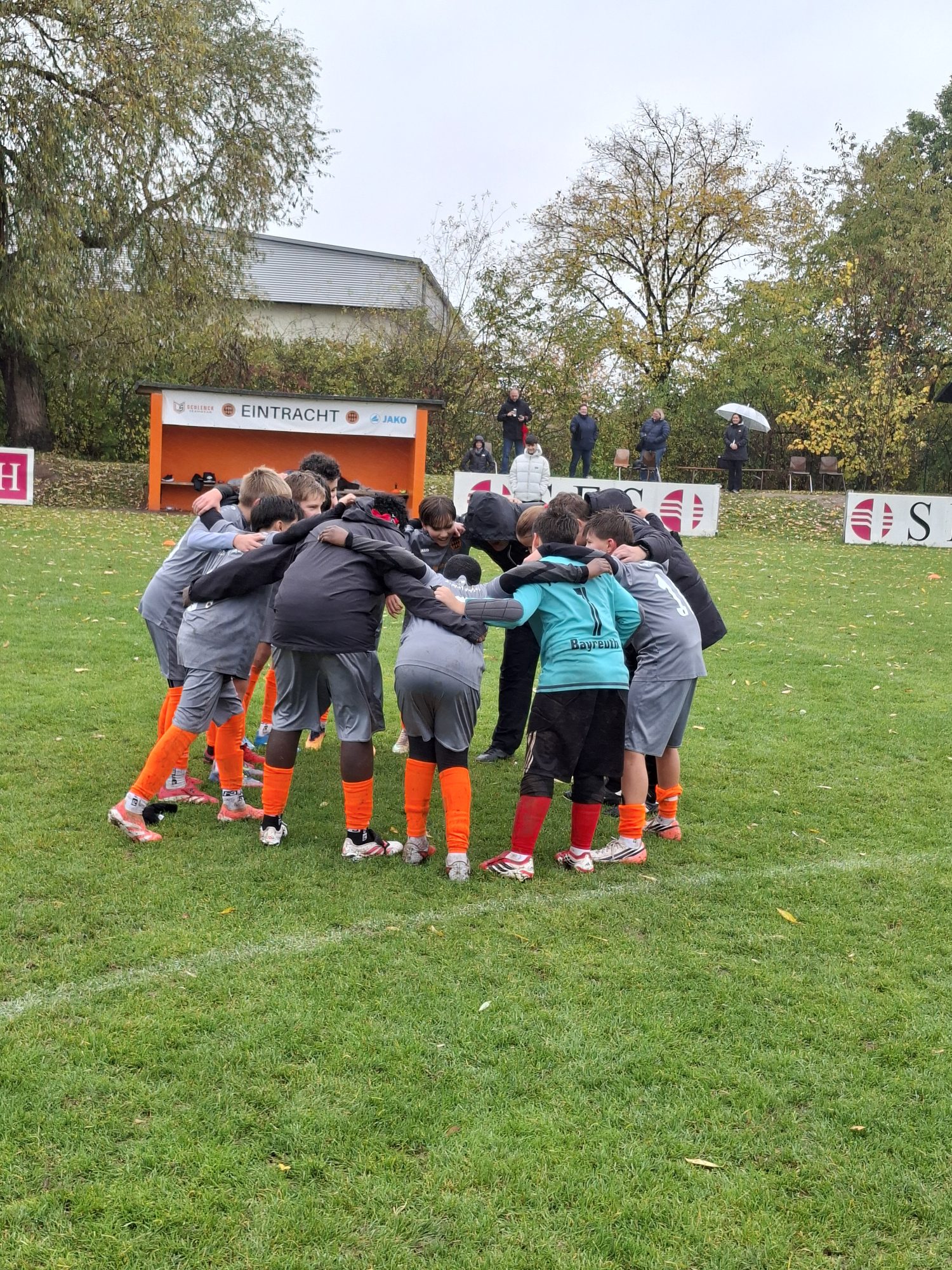 D1 weiterhin auf Erfolgskurs - Tabellenführung eindrucksvoll verteidigt