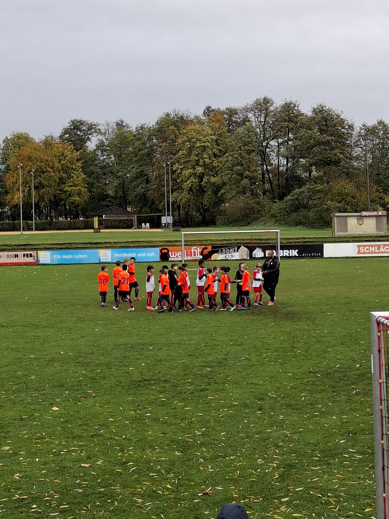 E-Junioren gewinnen beim FSV Bayreuth 2 und bleiben Tabellenführer