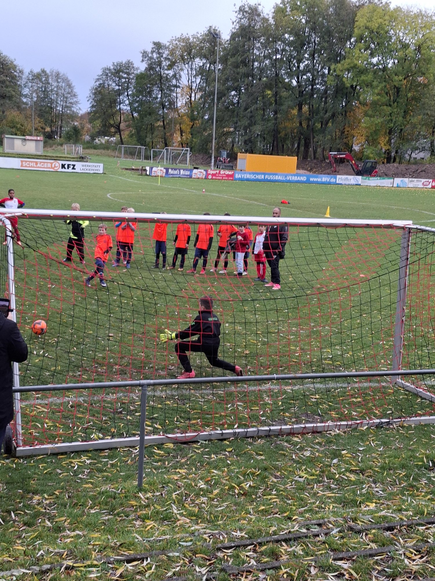 E-Junioren gewinnen beim FSV Bayreuth 2 und bleiben Tabellenführer