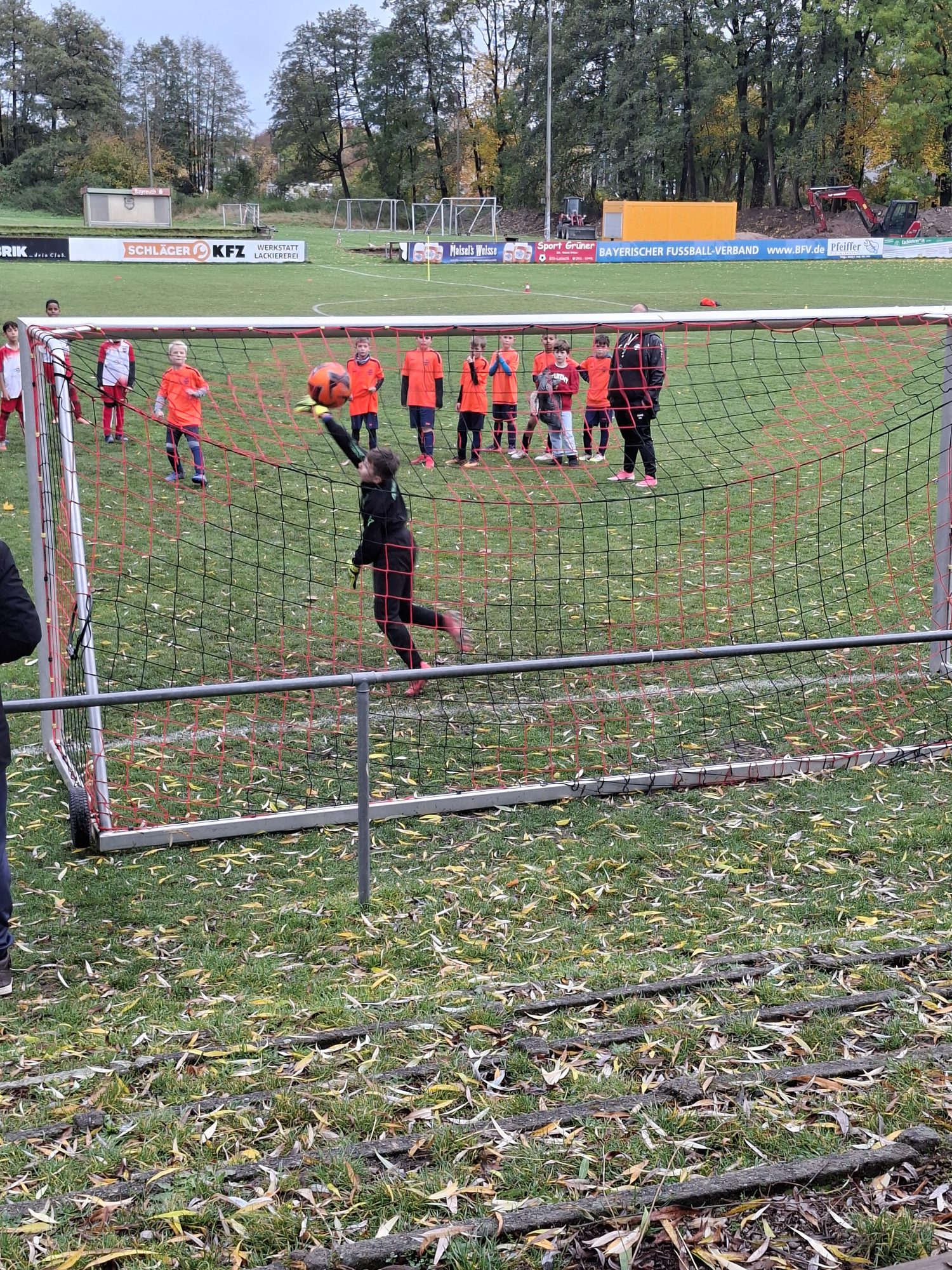 E-Junioren gewinnen beim FSV Bayreuth 2 und bleiben Tabellenführer